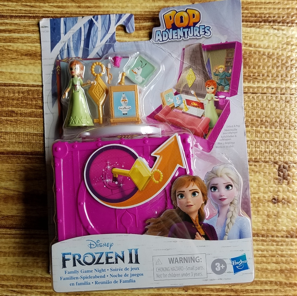 Disney Frozen 2 Pop Adventures Pop-Up Playset with Handle Anna Doll Figure